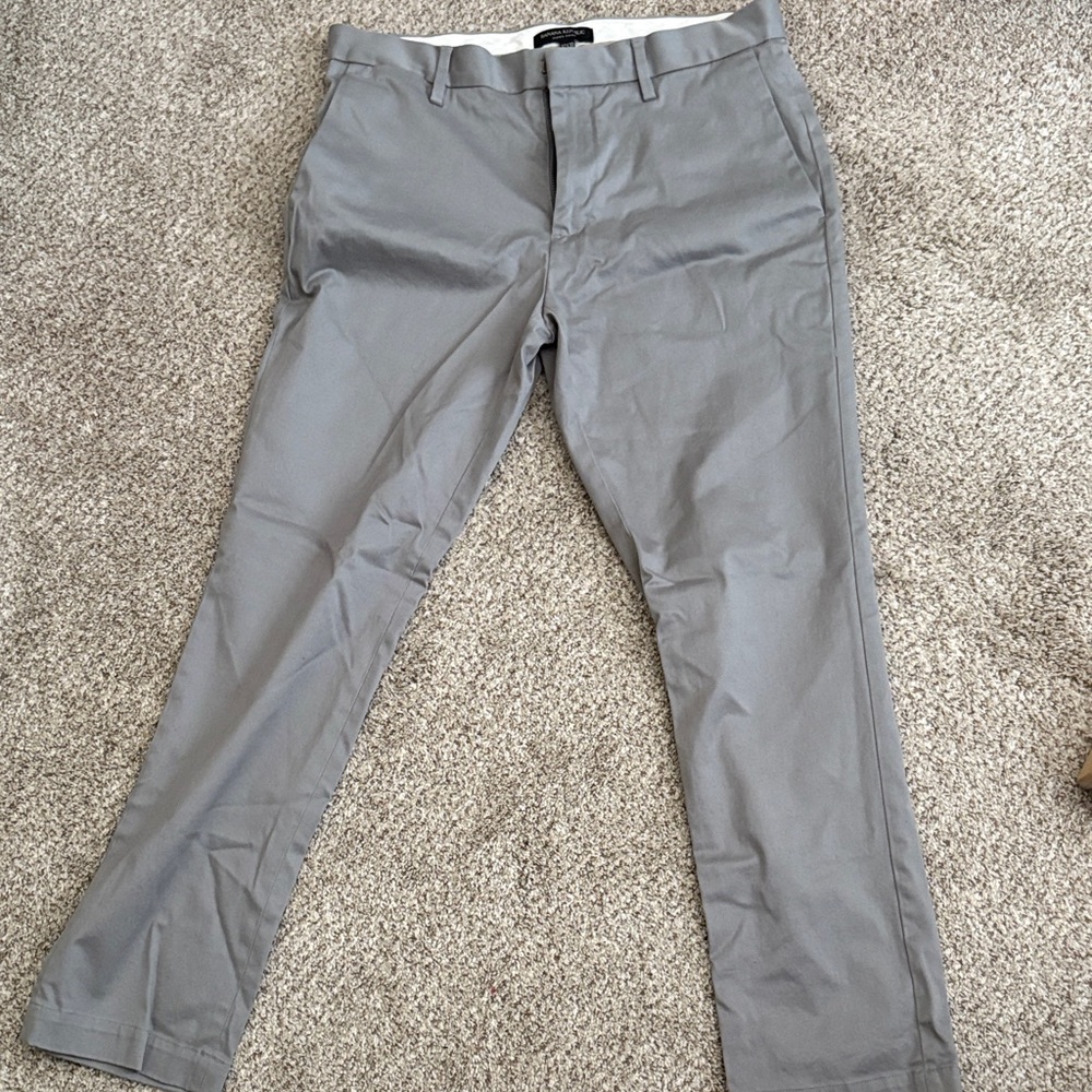 Banana Republic Grey Stretch Chino, size 32x30 excellent used condition